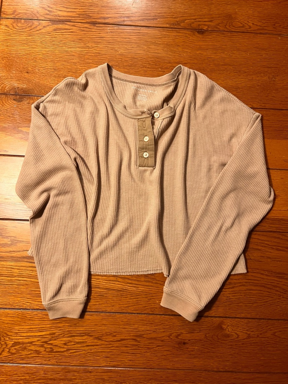 American Eagle Outfitters Cropped Waffle Henley Top in Taupe